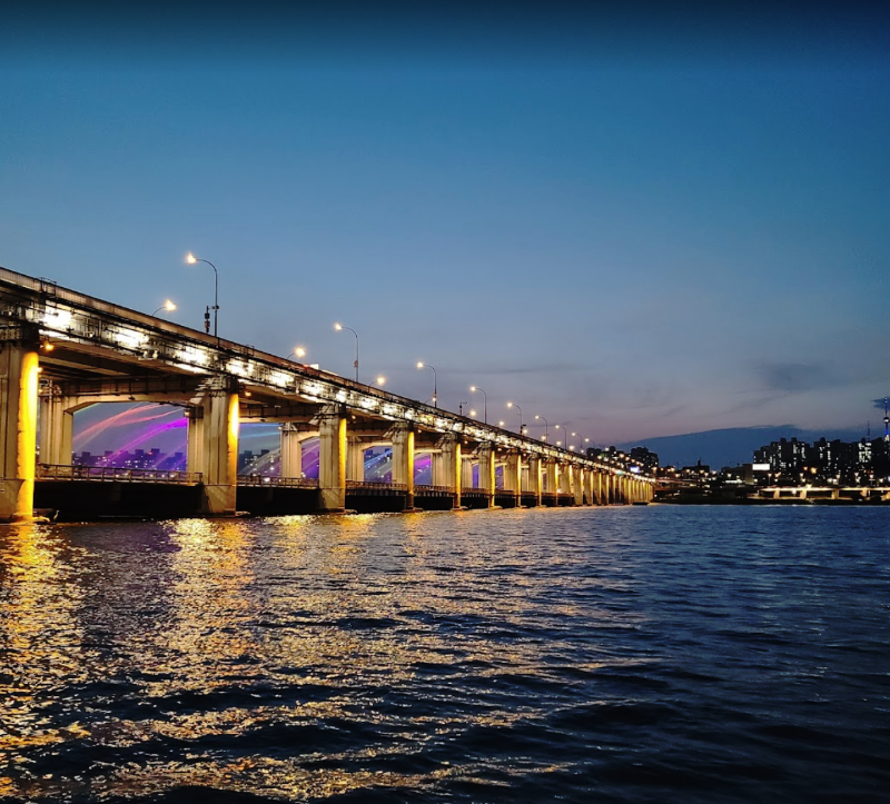Banpo Bridge Rainbow Fountain