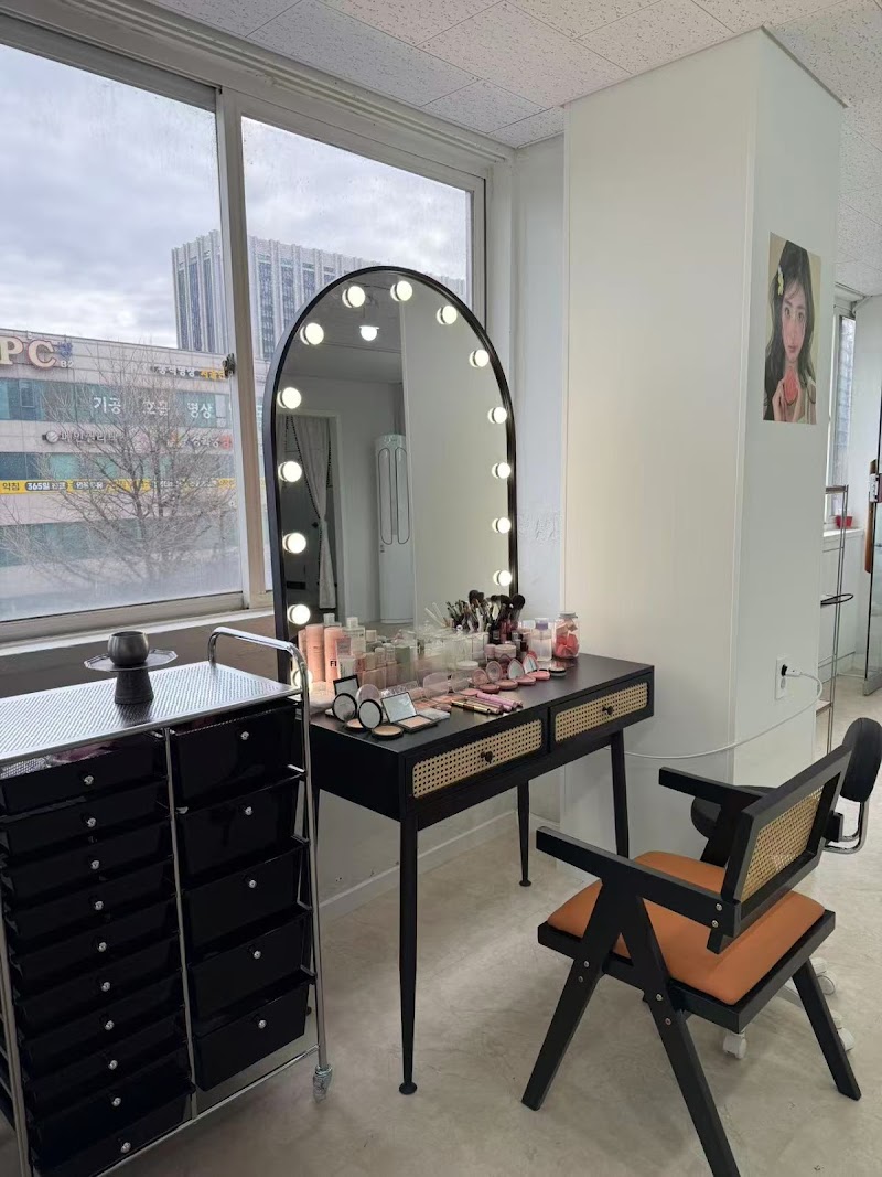 DeKo Makeup Studio
