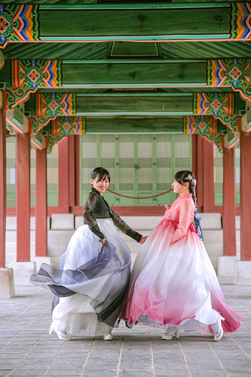 Hanboknam (Hanbok rental)