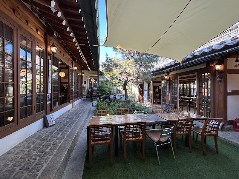 Saram-gwa Namu Teahouse
